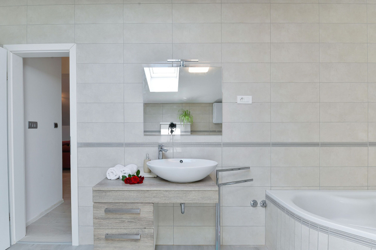 Bathroom 4, Villa Solis, Zadar