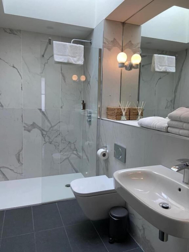 Bathroom 3, The Rooms at Firecastle
