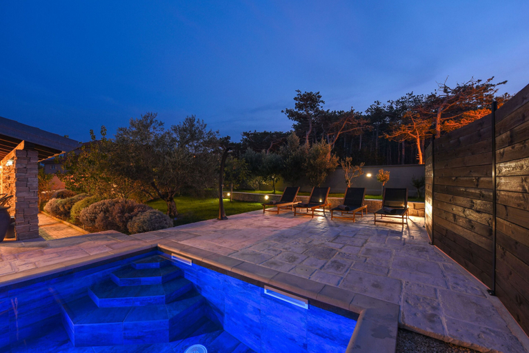 Sport & Beauty 4, Villa Trabakul, Ražanac