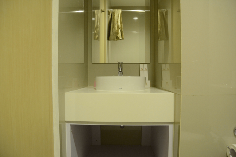 Bathroom 5, Brand New Studio Tree Park Apartment near ICE BSD By Travelio, South Tangerang