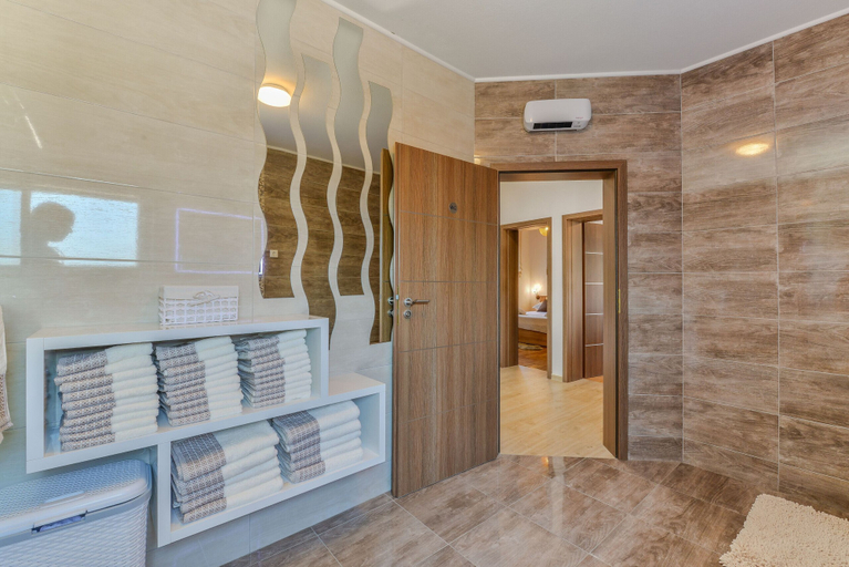 Others 5, Villa Olive Garden, Benkovac