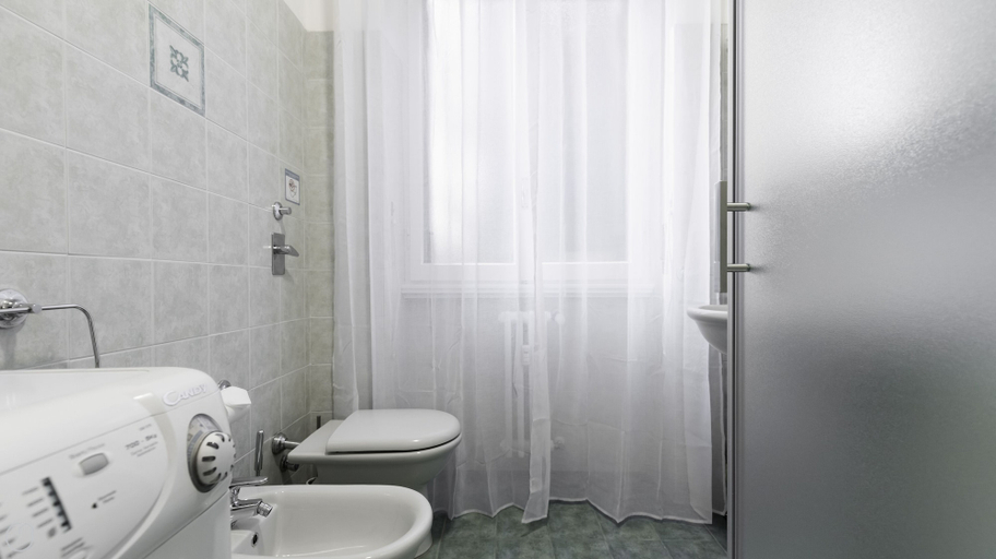 Bathroom 3, Puccini 3, Monza and Brianza