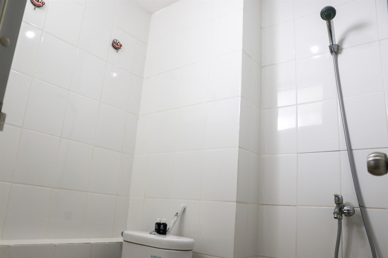 Bathroom 3, Best Strategic Studio At Bassura City Apartment, Jakarta Timur
