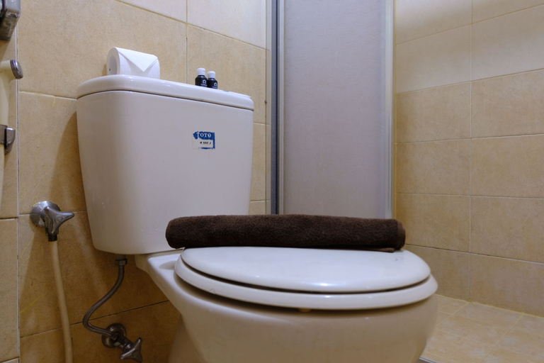 Bathroom 3, Scenic 2Br At Grand Setiabudi Apartment, Bandung