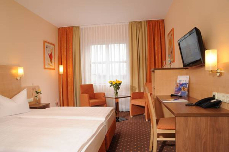 Bedroom 3, PLAZA INN Berlin Charlottenburg, Berlin