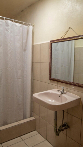 Bathroom 4, Hotel Arrecifes, San José