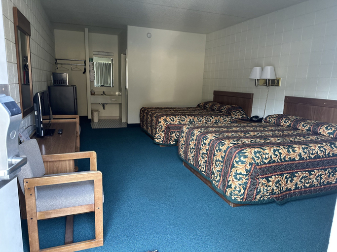 Bedroom 2, Oakridge Motel, Newaygo