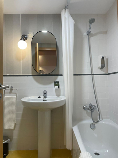 Bathroom 3, Apartamentos Ciudad Santiago, A Coruña
