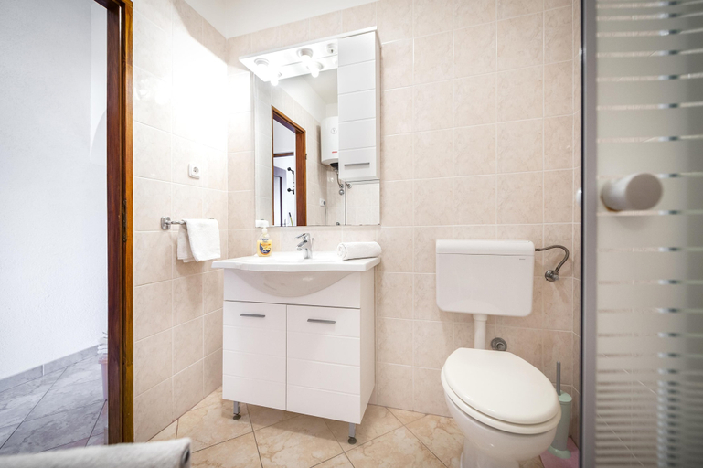 Bathroom 3, Apartments Maxi, Rovinj