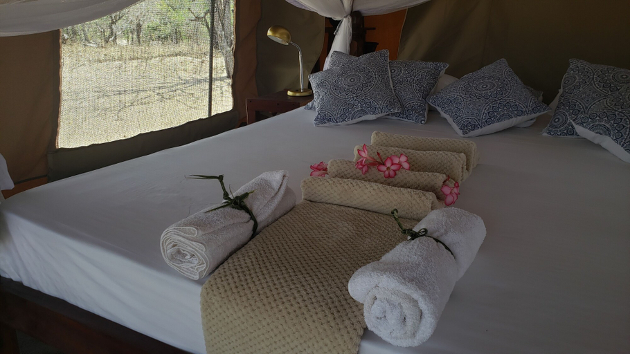 Bedroom 2, Makubi Safari Camp by Isyankisu, Rufiji