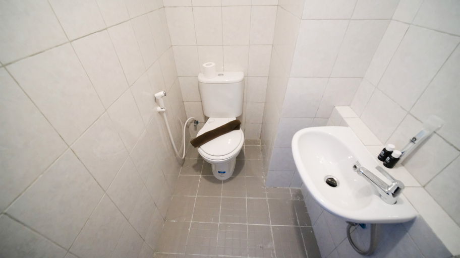Bedroom 3, Comfy and Spacey 2BR Apartment at Suncity Residence By Travelio, Sidoarjo
