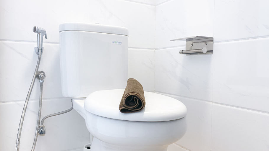 Bathroom 2, Good Choice And Nice Studio At Sky House Bsd Apartment, Tangerang Selatan