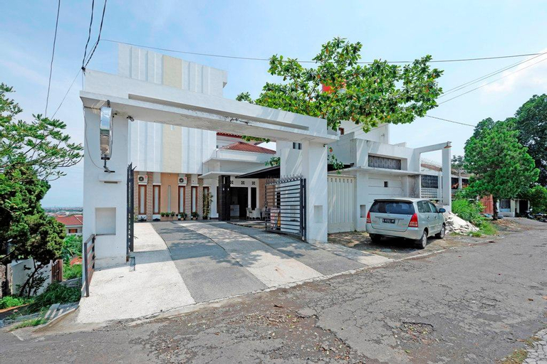 RedDoorz Plus near Sam Poo Kong, Semarang