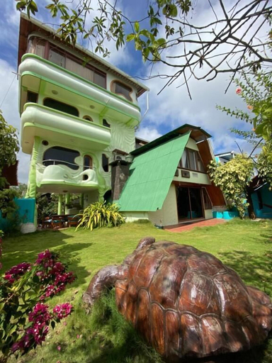 Exterior & Views