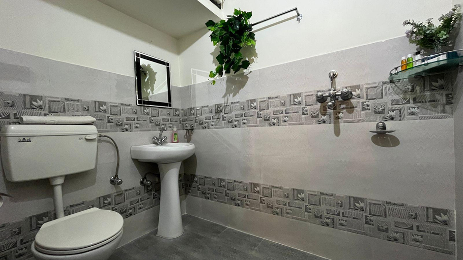 Bathroom 2, BluO 2BR Jaipur - Lift, Balcony, Parking, Terrace, Jaipur
