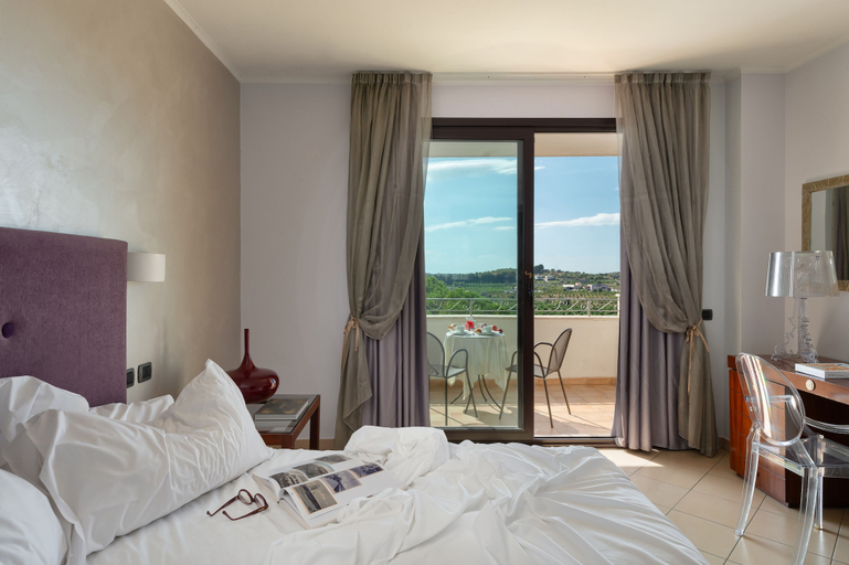 Bedroom 4, Grand Hotel Sofia, Syracuse