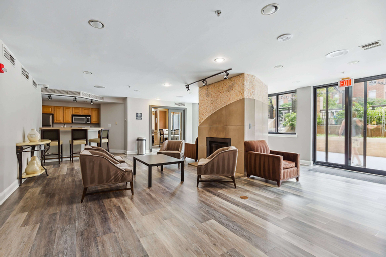 2BR Luxury City Suite With Gym & Pool, Arlington