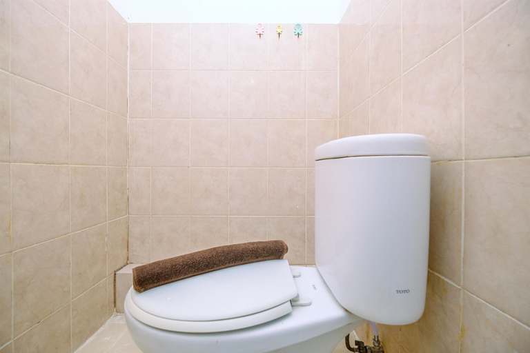 Bathroom 3, Homey And Fully Furnished Studio At Green Bay Pluit Apartment, Jakarta Utara
