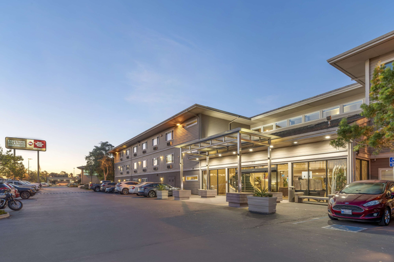 Exterior & Views 17