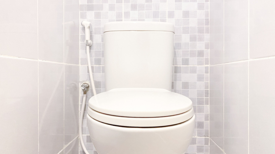 Bathroom 2, Simply Studio At 18Th Floor Tokyo Riverside Pik 2 Apartment, Tangerang