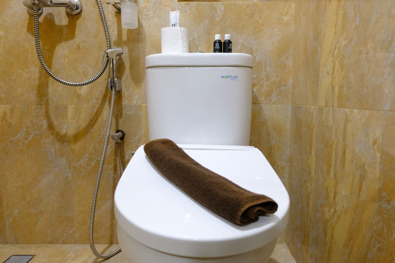 Bathroom 2, Strategic 2Br At Tamansari Panoramic Apartment, Bandung