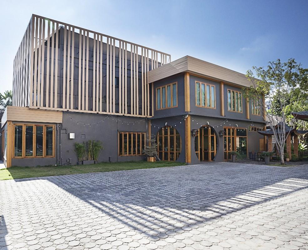 Onsen Boutique Hotel 15BR w/Private Garden in City, Muang Chiang Mai