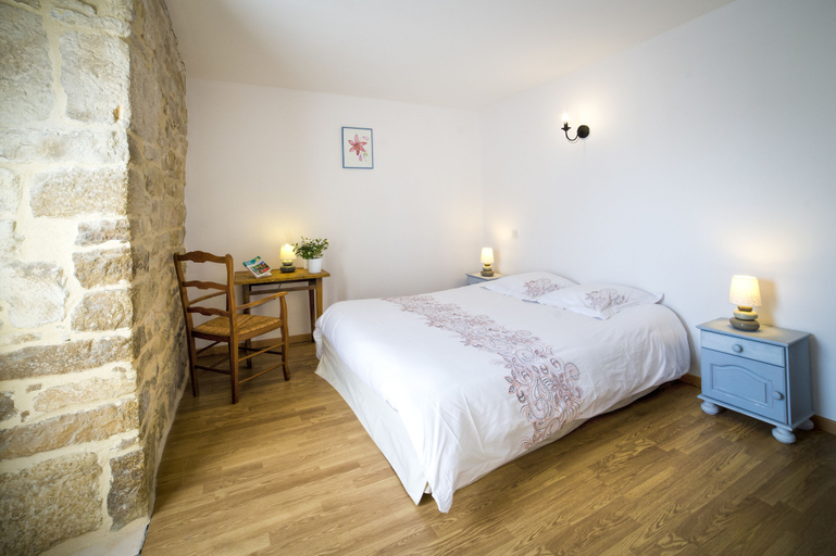Bedroom 4, Chambres d'hôtes - Entre Dolmens et Fontaines, Aveyron