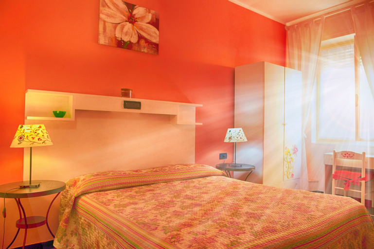Bedroom 3, Hotel della Piazzetta, Savona
