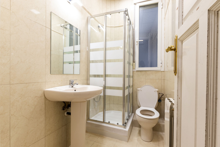Bathroom 5, Live It Gran Via, Madrid