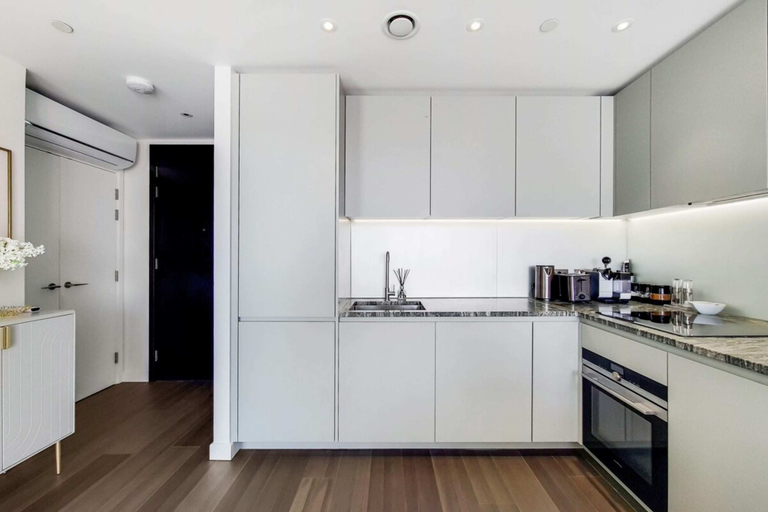 Others 4, Ravishing 1BD Flat - 2 Minute Walk From the O2!, London