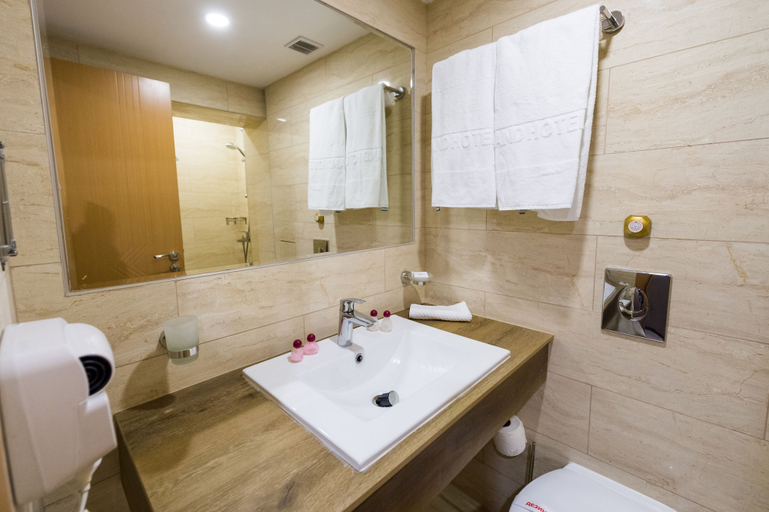 Bathroom 5, Grand Hotel Sunny Beach, Nesebar
