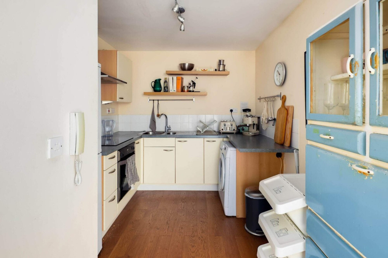 Others 4, Beautiful & Vibrant 2BD Home w/ Balcony - Hackney!, London