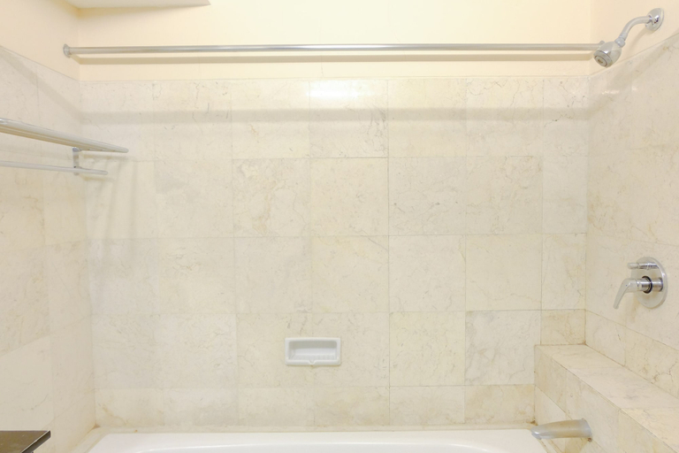 Bathroom 5, Cozy 3BR Apartment Braga City Walk By Travelio, Bandung