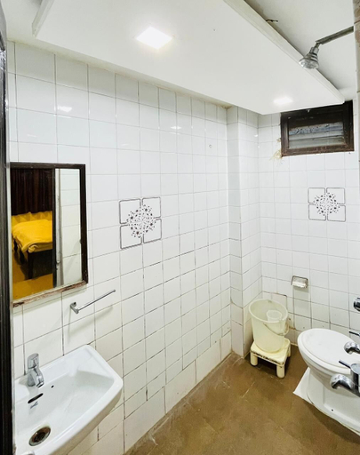 Bathroom 3, Hotel Pathik, Bhopal