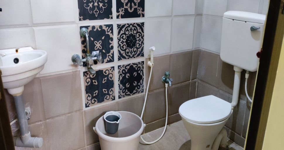 Bathroom 5, PPH Living Lakshmi Palace, Madurai