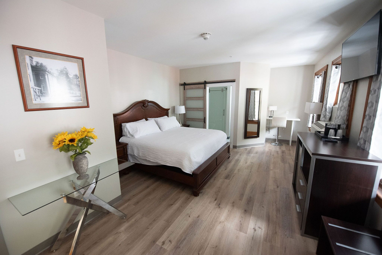 Bedroom 2, The Y On Broadway, Carbon