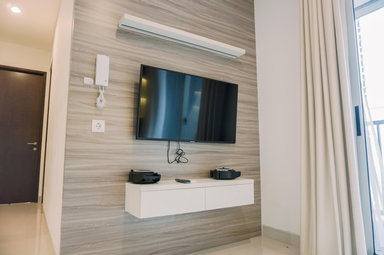 Bedroom 2, Spacious and Warm 2BR at Ciputra World 2 Apartment By Travelio, South Jakarta