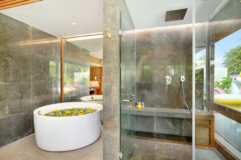 Bathroom 11