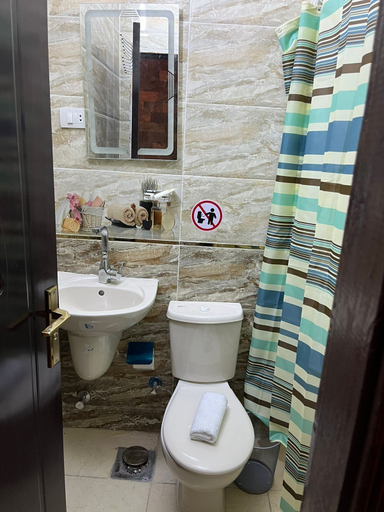 Bathroom 3, King Badr pyramids inn, Al-Ahram