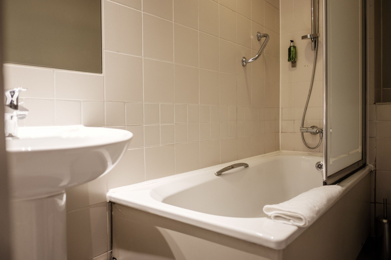 Bathroom 3, The Mad Hatter Hotel, London