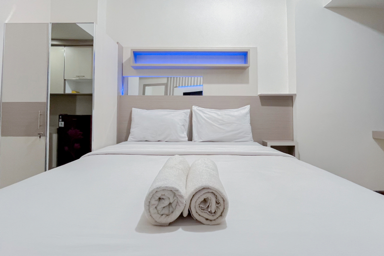 Bedroom 2, Relaxing Studio Room Vida View Makassar Apartment By Travelio, Makassar
