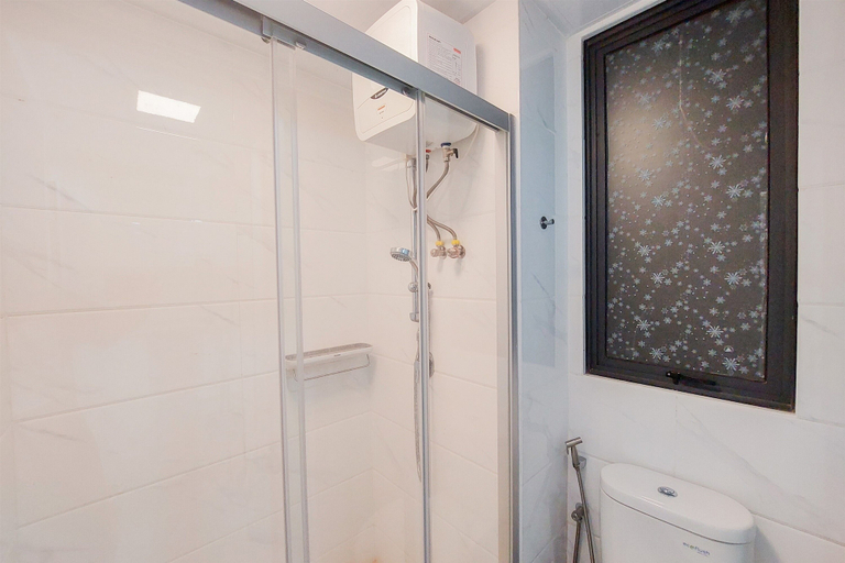 Bathroom 2, Elegant And Strategic 2Br Sky House Bsd Apartment Near Ice Bsd, Tangerang Selatan