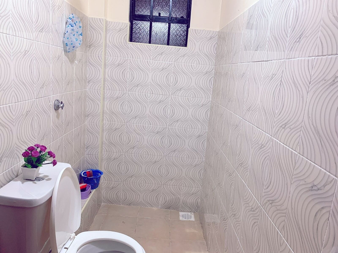 Bathroom 2, Lux Suites Polytech Court Apartments, Mavoko