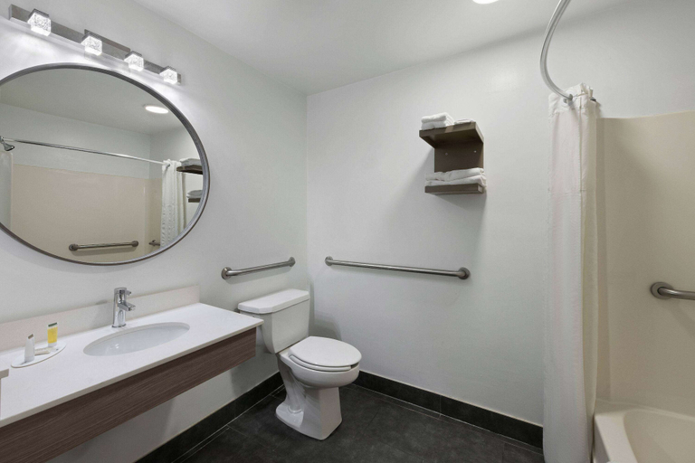 Bathroom 4, Super 8 by Wyndham Harbison/Parkridge Hospital, Lexington
