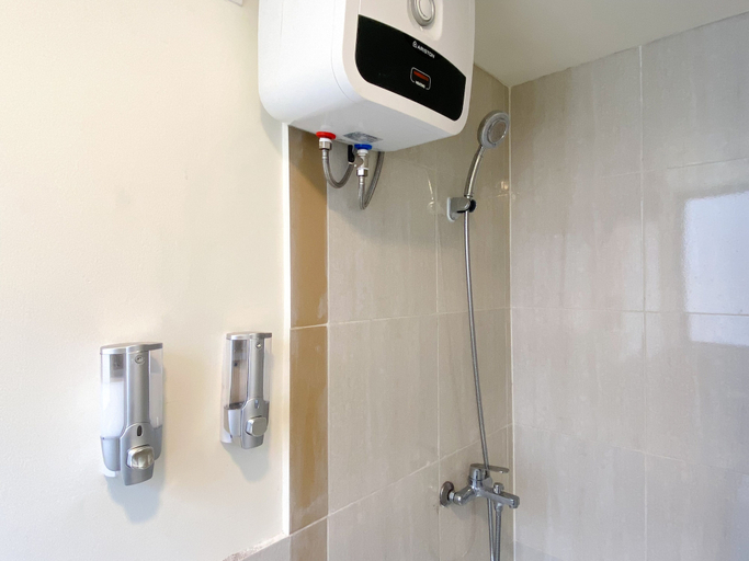 Bathroom 3, Homey And Modern 2Br At 6Th Floor Meikarta Apartment, Cikarang