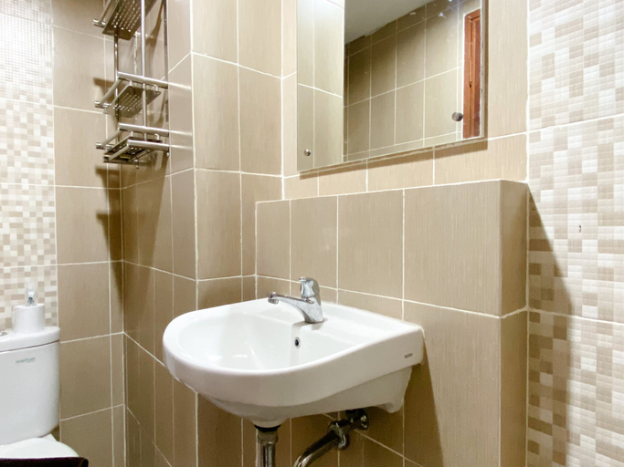 Bathroom 2, Nice And Comfy Studio At Enviro Apartment, Cikarang