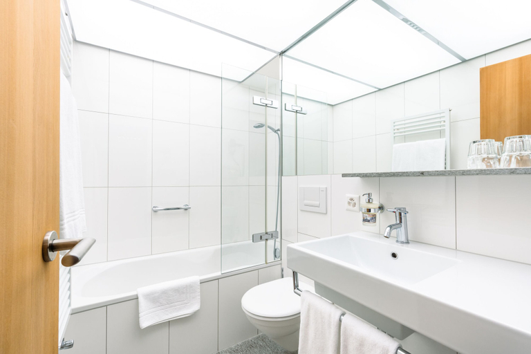 Bathroom 4, Hauser Hotel St. Moritz, Maloja