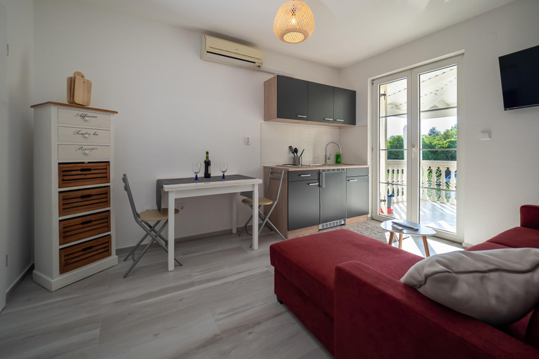 Others 5, Apartments Domic, Medulin