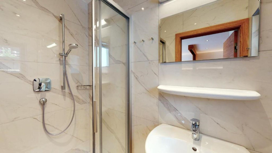 Bathroom 4, Pension Lederergütl, Zell am See