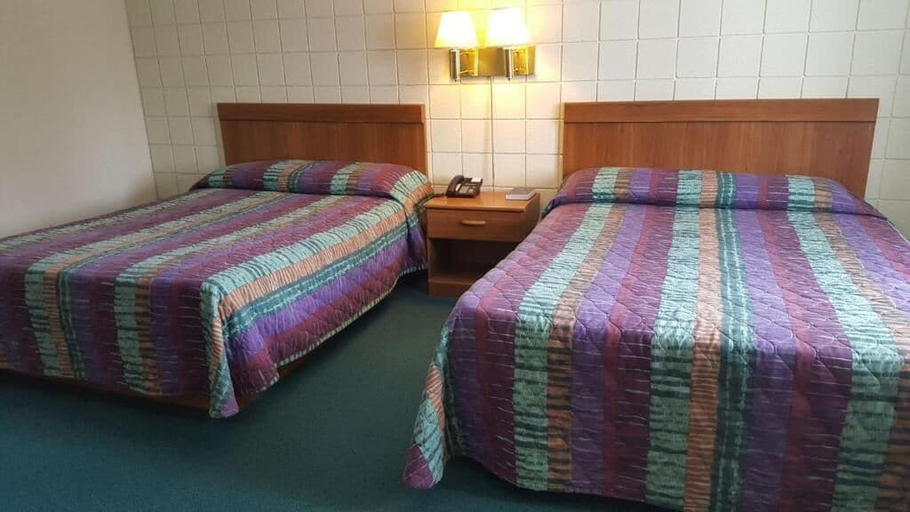 Bedroom 2, Oakridge Motel, Newaygo